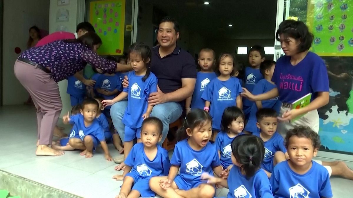 Návrat odloučeného syna. Potomek thajského krále se po 27 letech vrátil do země